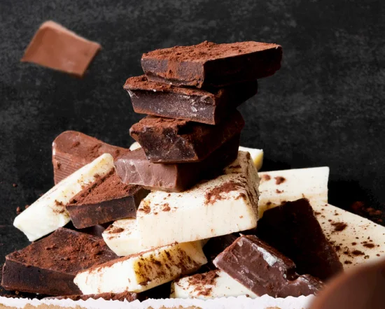 Snickers-Schokolade mit Nussbonbons für die Sommersaison